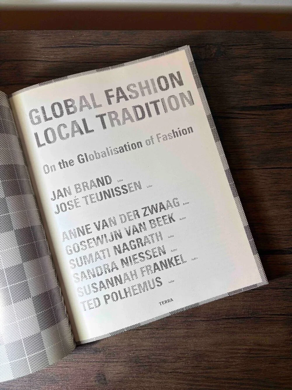 Global Fashion Local Tradition: On the Globalisation of Fashion Book